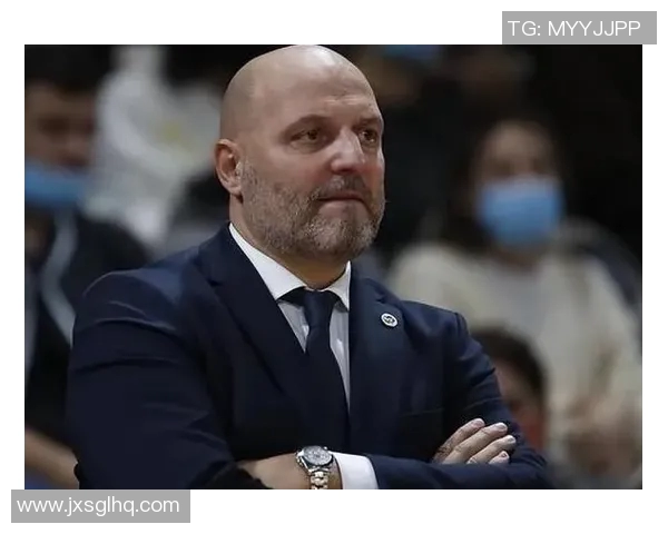 杭州网球队灵活性探讨:如何在竞争中提升战术应变能力与团队协作 杭州网球队灵活性探讨:如何在竞争中提升战术应变能力与团队协作