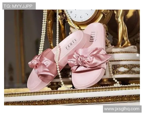 足球明星休闲时尚拖鞋造型展示引领潮流风向标 足球明星休闲时尚拖鞋造型展示引领潮流风向标